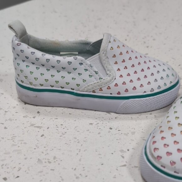 Kids Slip-On Shoes with Heart Pattern - Picture 3 of 6